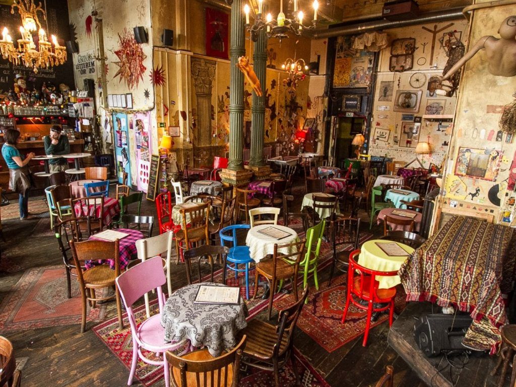 Будапешт Csendes Létterem - Vintage Bar & Café